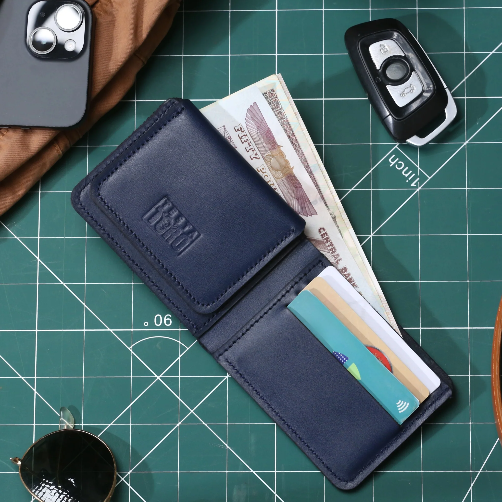 محفظة كلاسيك فاخرة نحيفة – نافذة هوية Flip & Full Bill Compartment w14 - Image 4